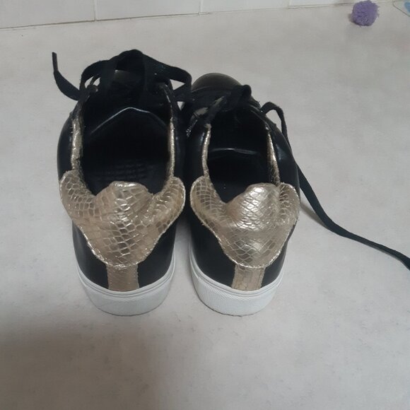 Steve Madden Black Runners (Sneakers) with gold and silver trim Size 8 - Picture 9 of 13